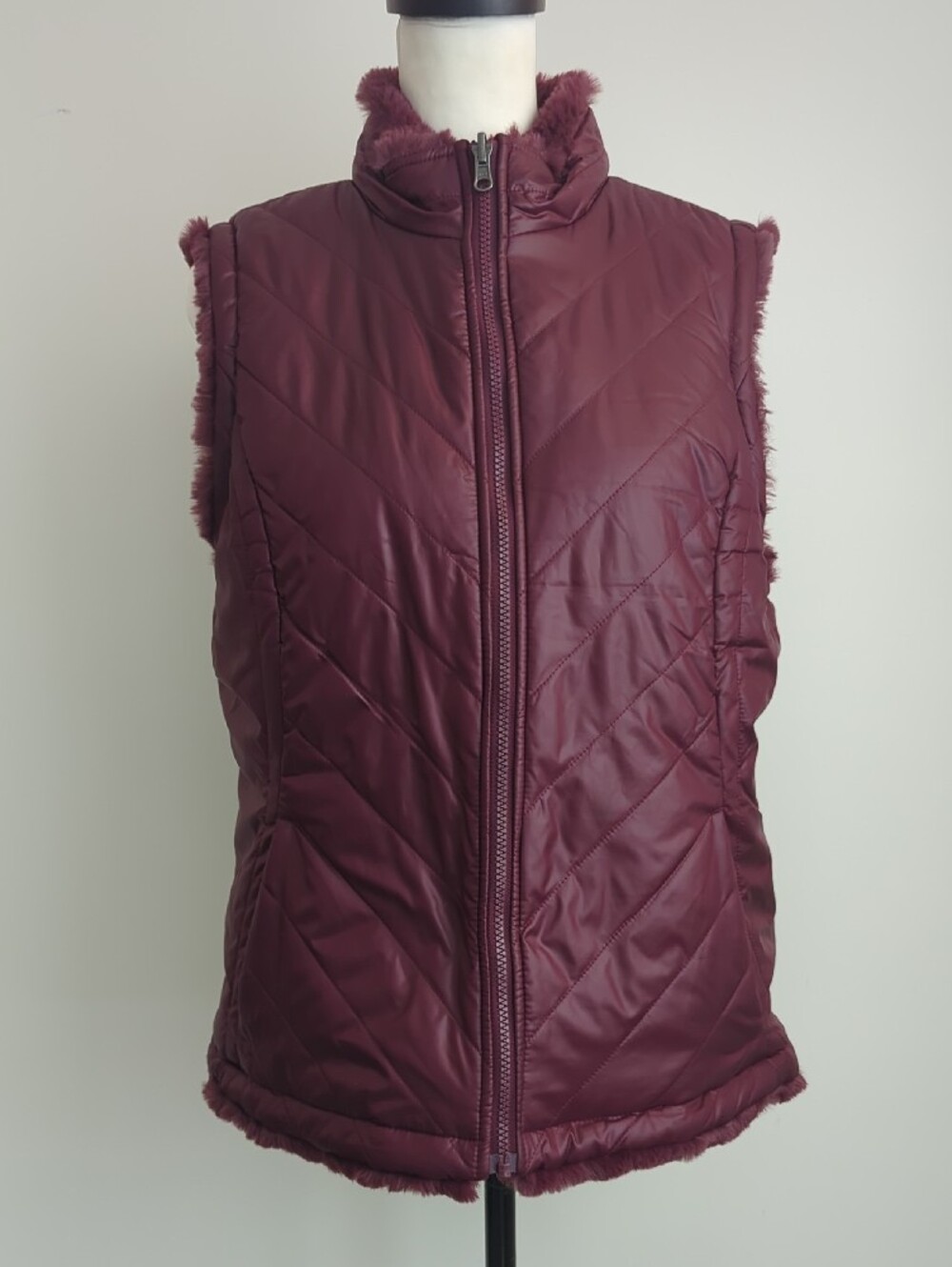 NWOT Nicole Miller Reversible Faux Fur Quilted Puffer Vest Wine Burgundy LARGE - Picture 4 of 8